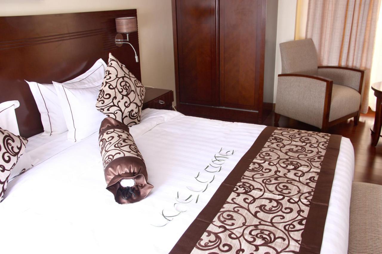 The White Rhino Hotel Nyeri Exteriör bild
